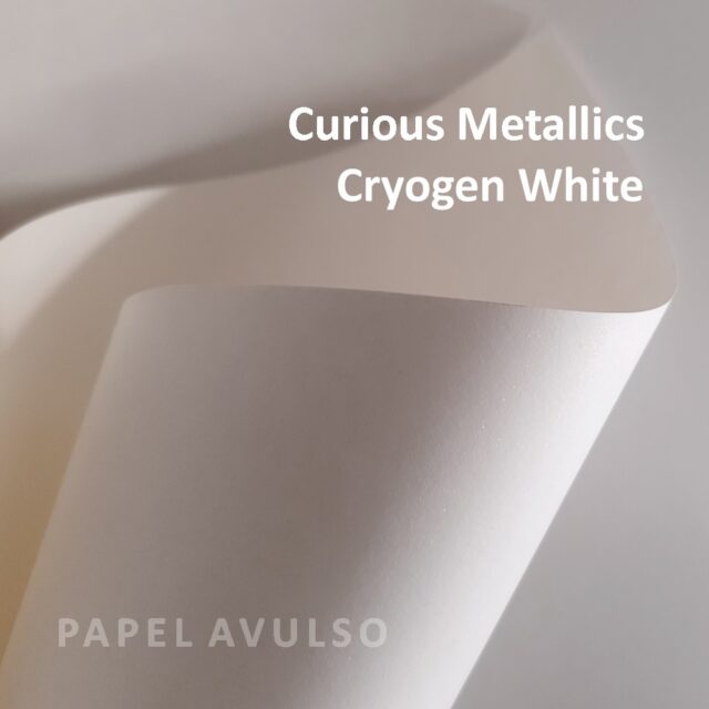 Papel Curious Metallics Cryogen White